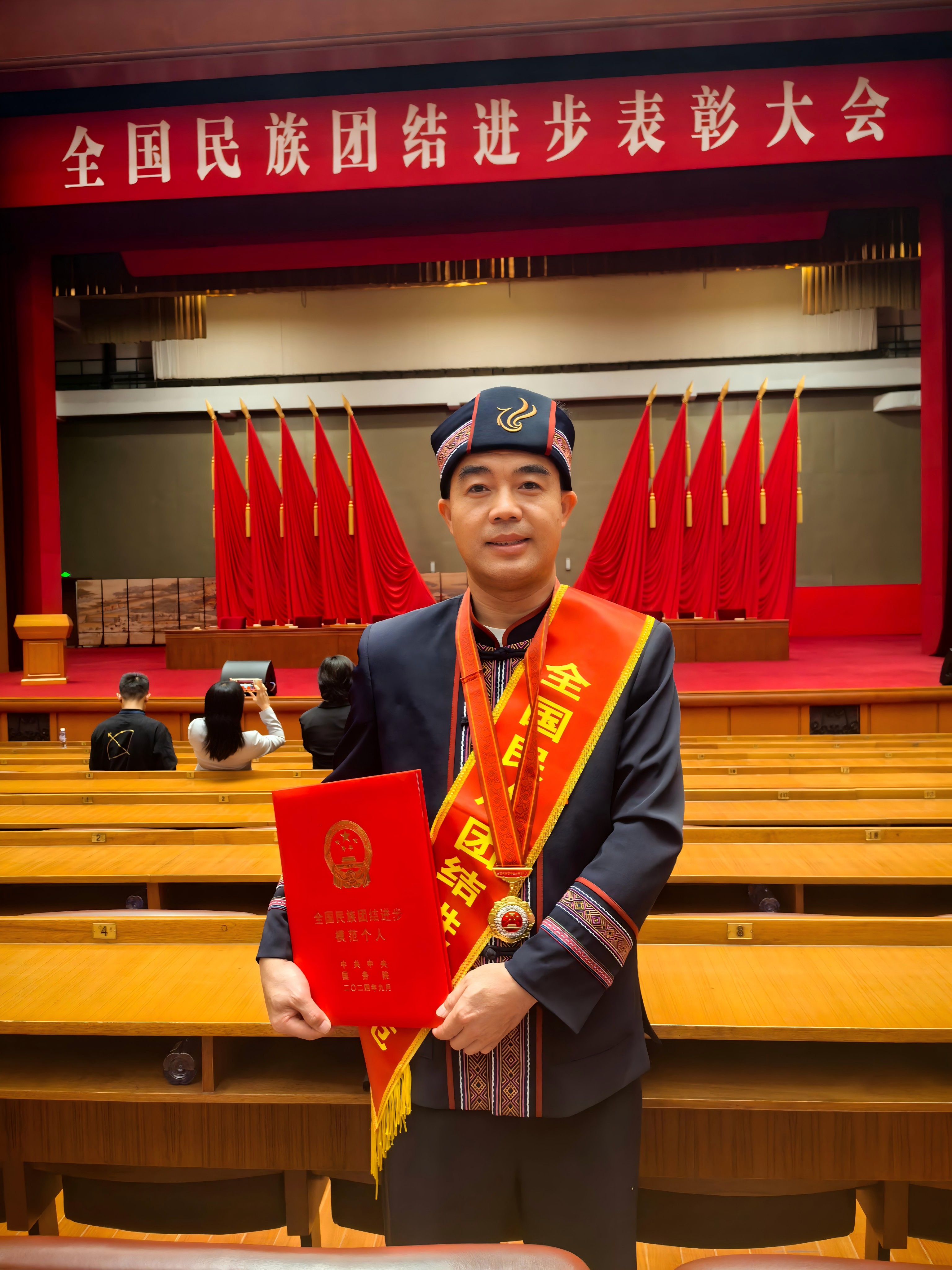 1、銀總獲獎(jiǎng)圖片(1)